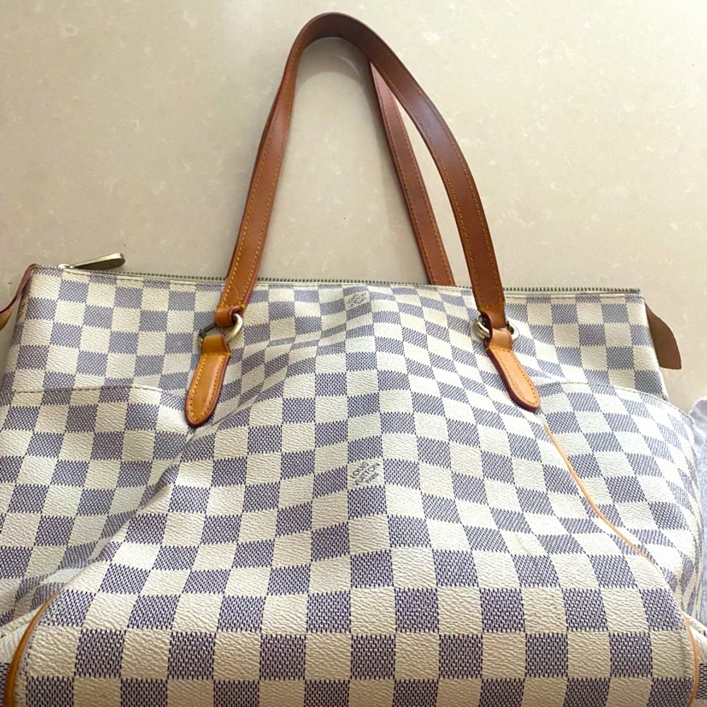 Designer bag needs a new home. 👜💛